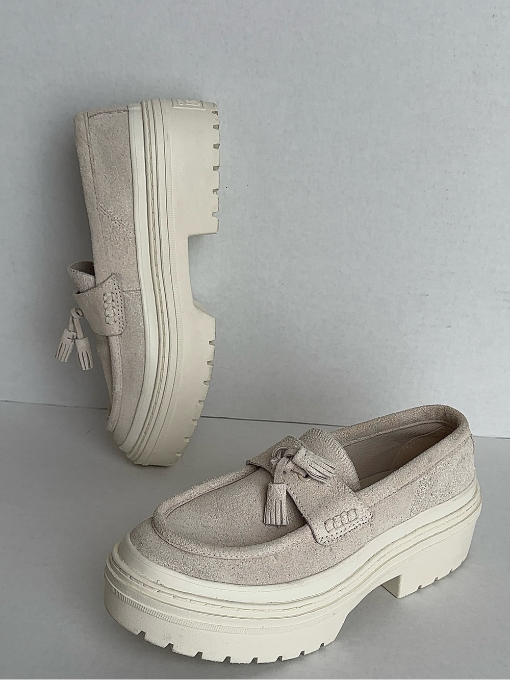 Converse Lugged Heel Dune/Egret Suede Loafers Women’s Size 7.5 Chunky Platform